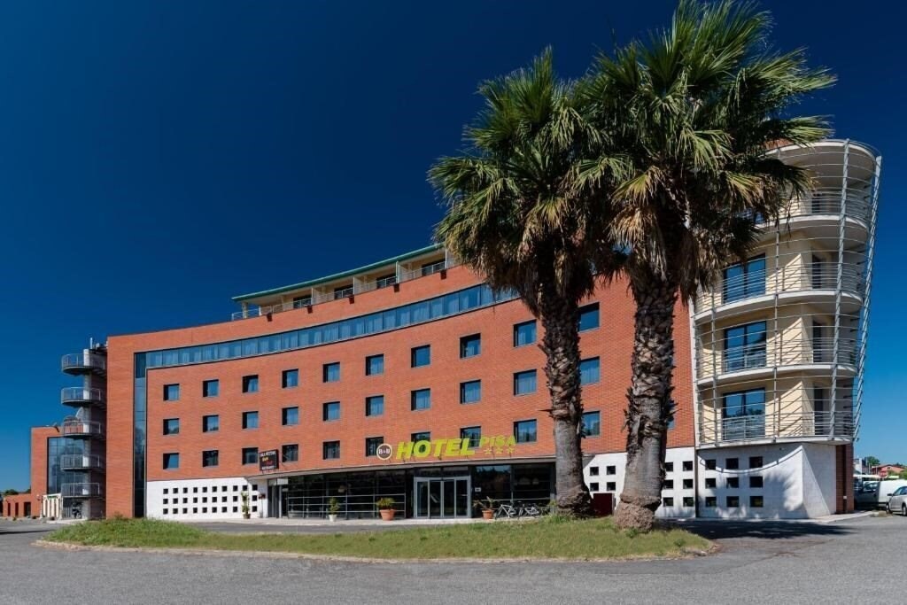 Отель B&B Hotel Pisa Airport 3*