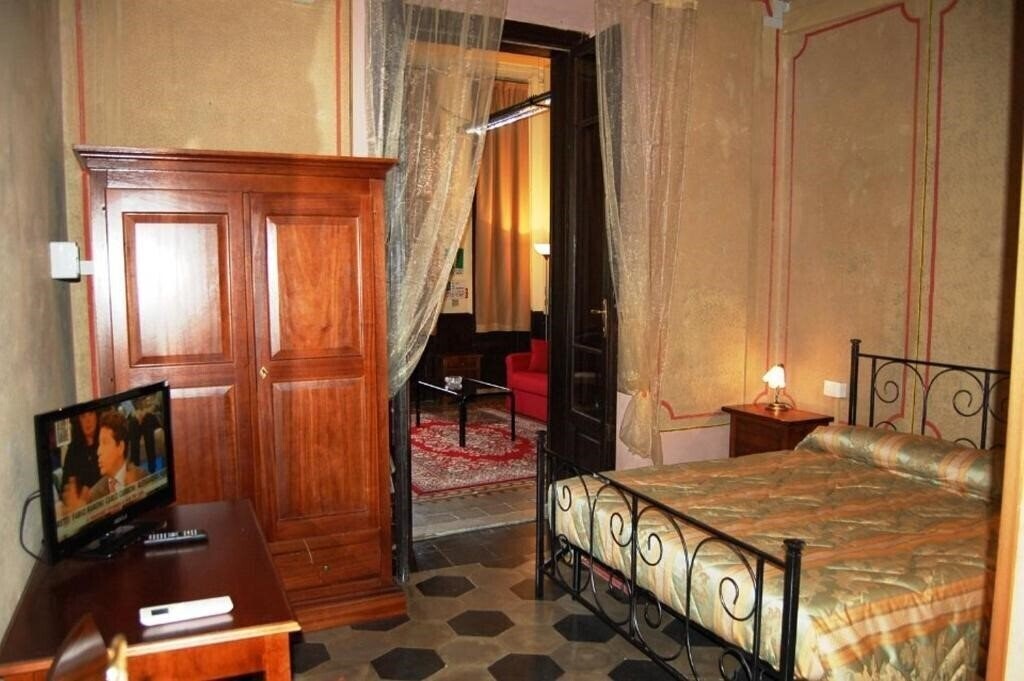Готель B&B Antica Piazza dei Miracoli 3*