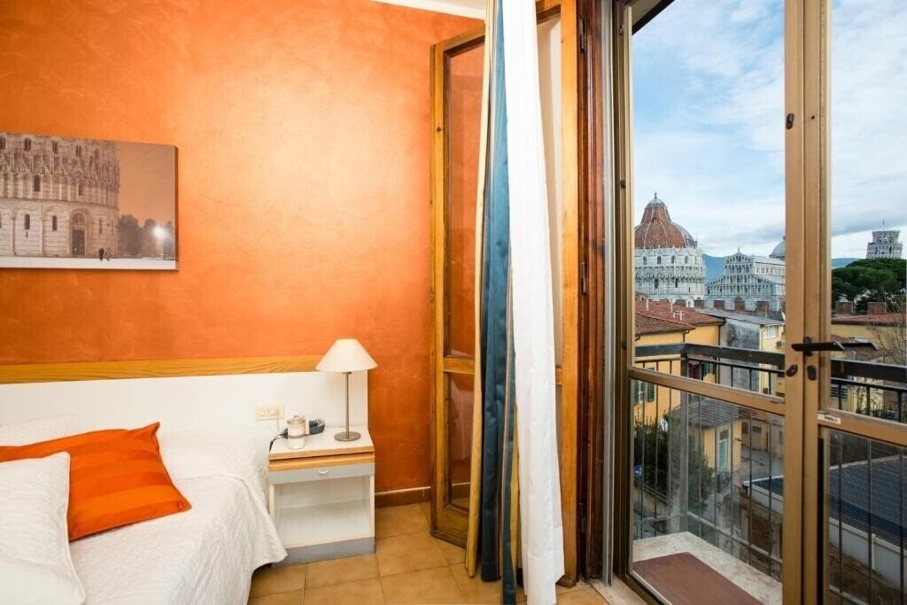 Отель Roma 3*