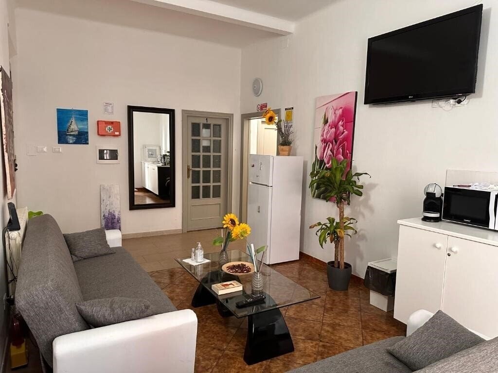 Фотографія Crown Guest House 3*