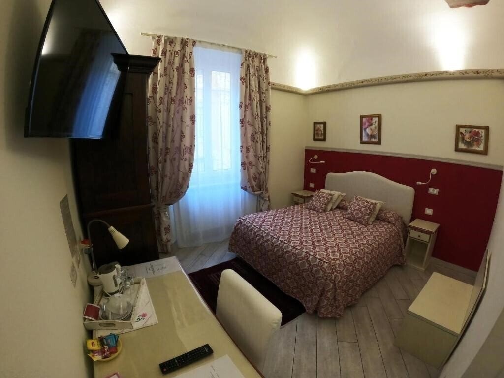 Отель B&B Five Roses 3*