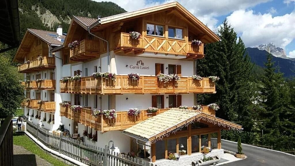 Фото Lastei Garni Hotel 3*