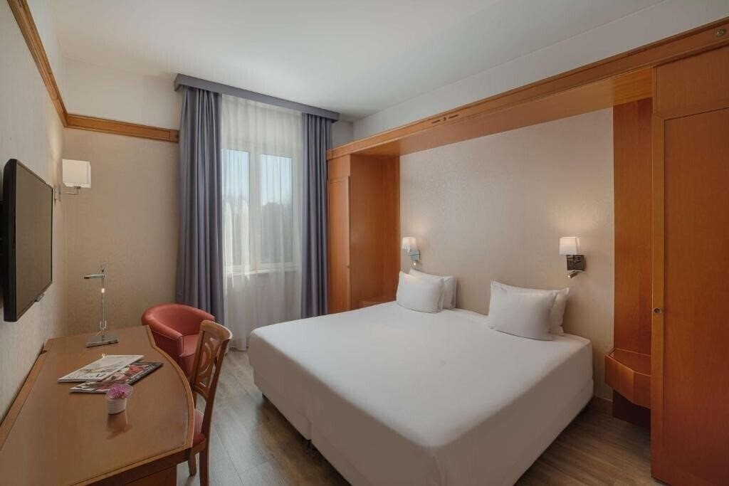 Отель NH Ravenna 4*