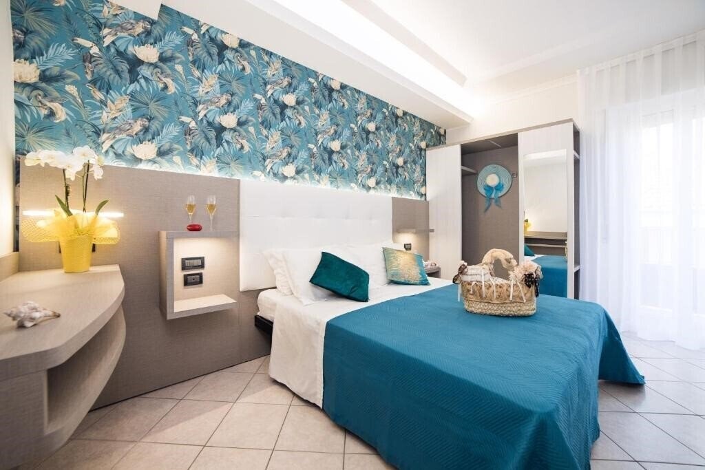 Готель Romea 3*