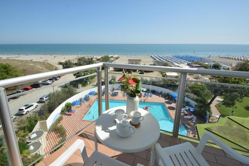 Отель Bellevue Beach 4*