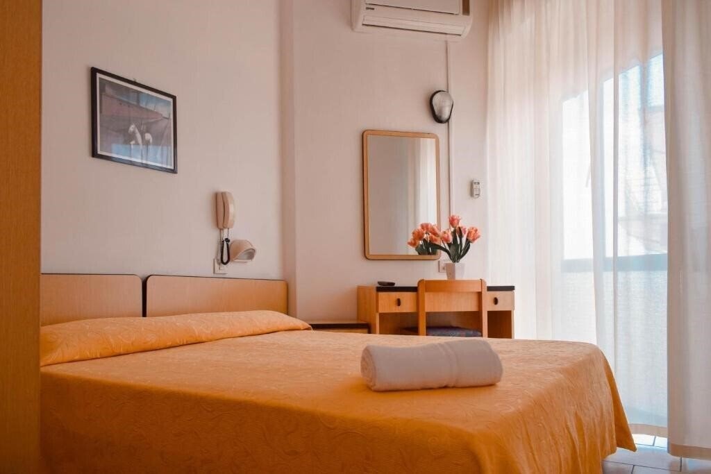 Отель Admiral Hotel 3*