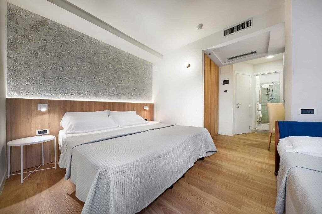 Фотографія Antibes Family Hotel 3*