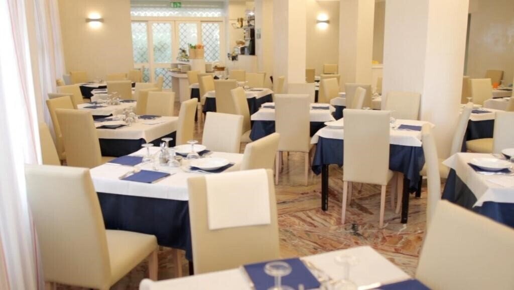 Картинка Antibes Family Hotel 3*