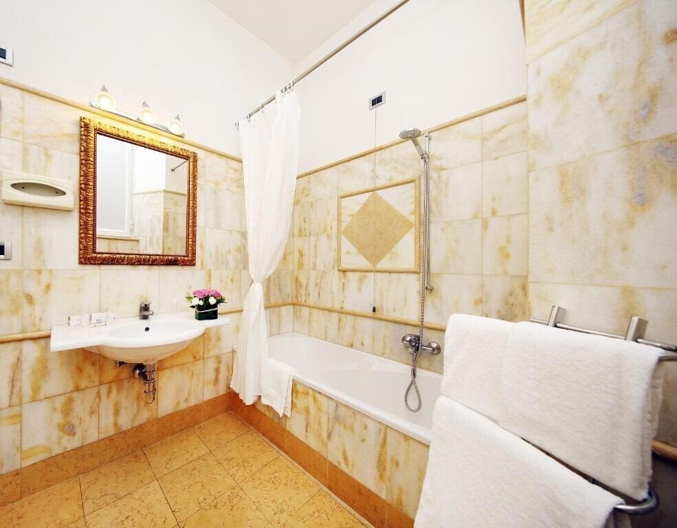 Отель Traiano 4*