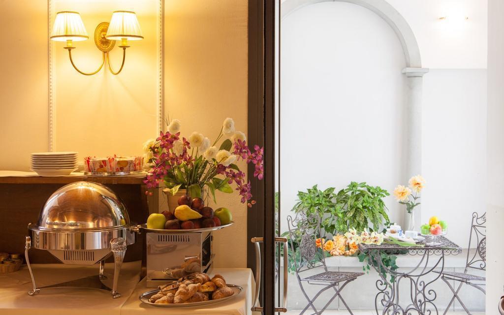 Фотографія Embassy 4*