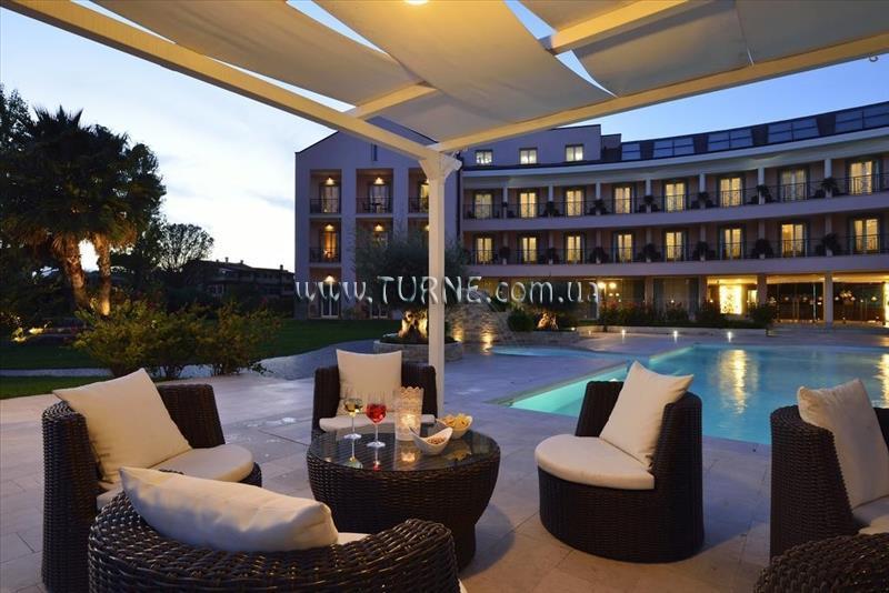 Отель Golden Tulip Rome Airport 4*