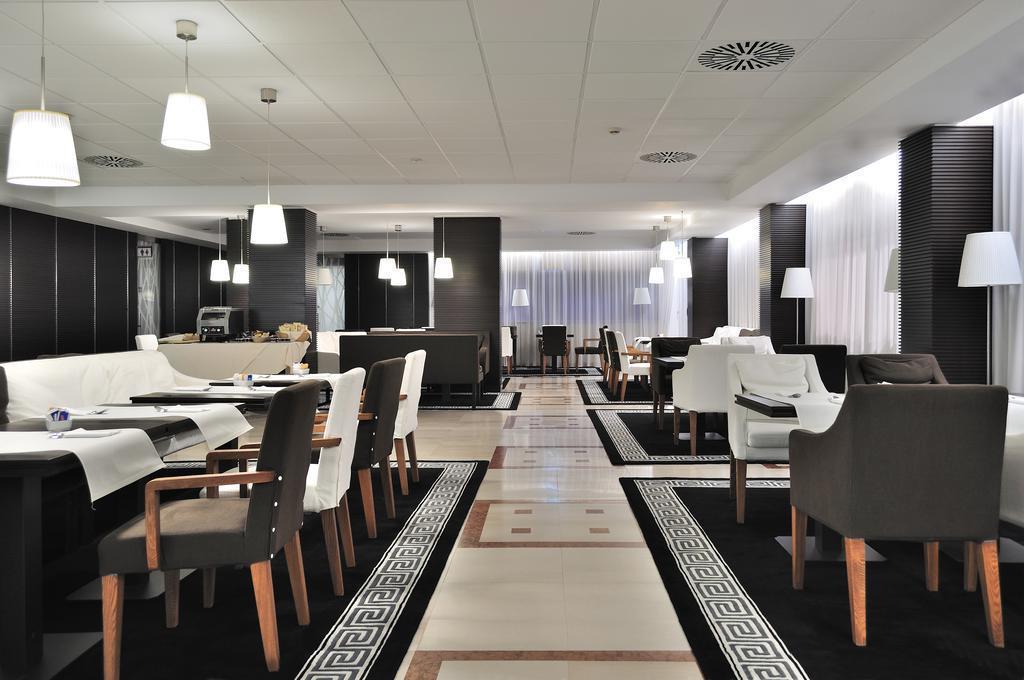 Готель Oly Hotel 4*