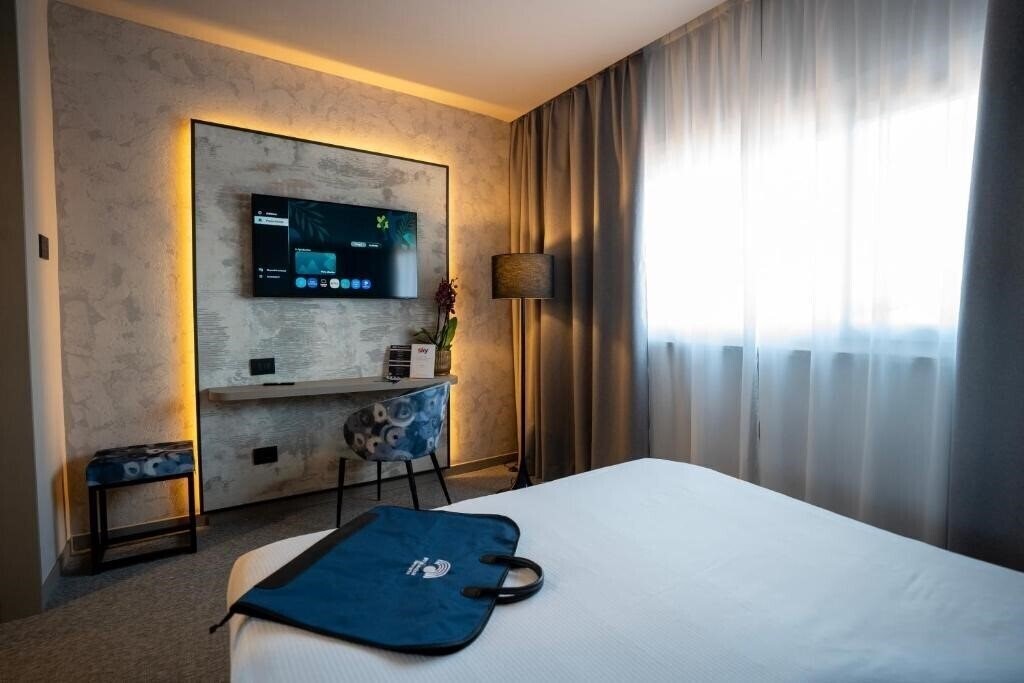 Готель Oly Hotel 4*