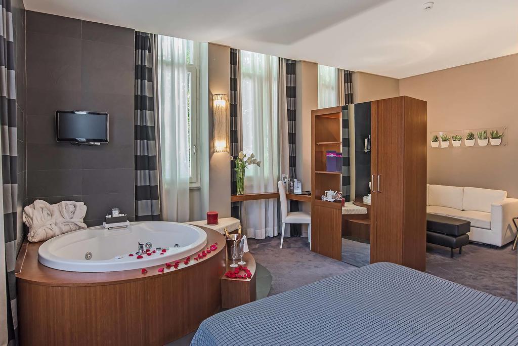 Готель Metropolis Chateaux & Hotels Collection 4*