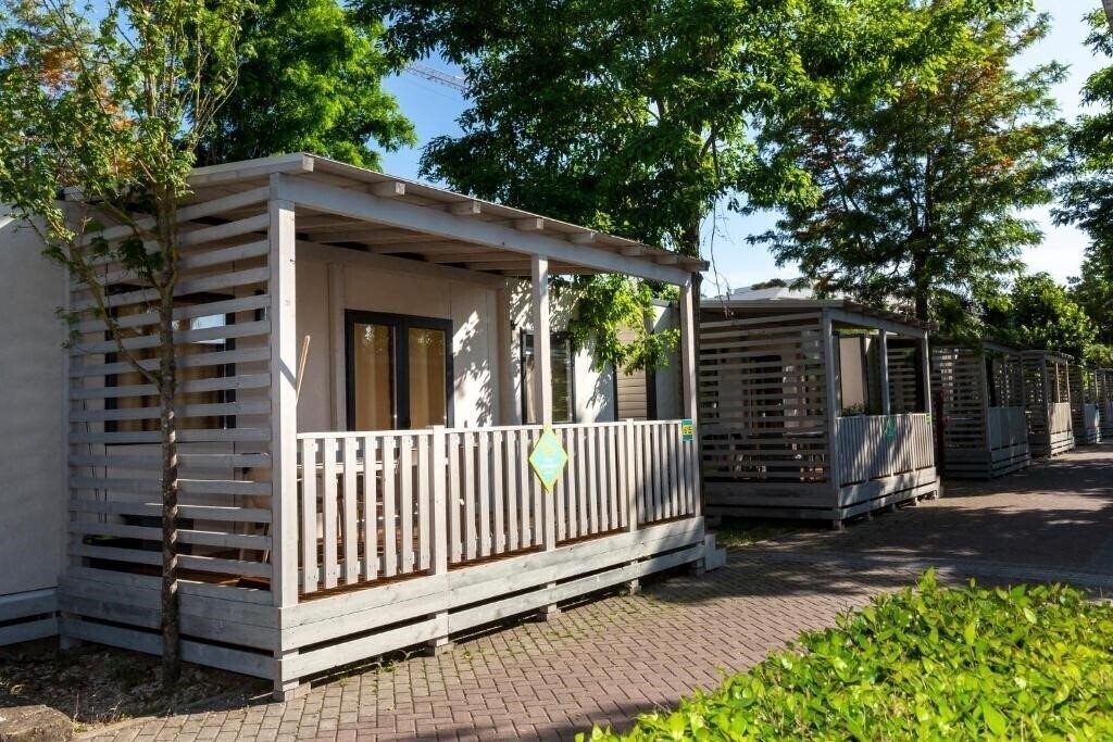 Отель Hu Roma Camping In Town 3*