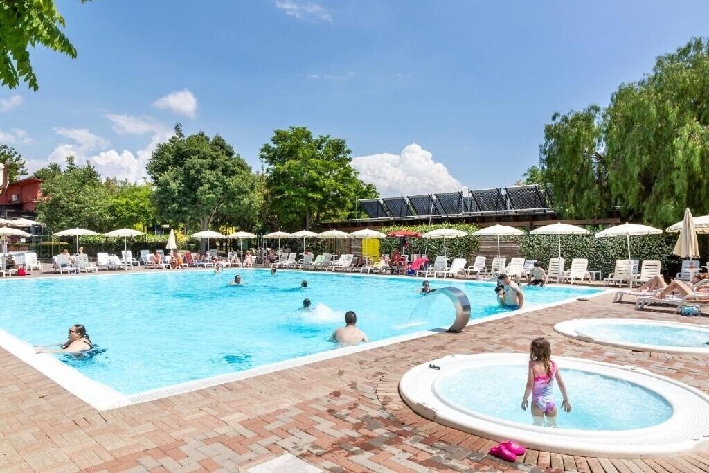 Фото Hu Roma Camping In Town 3*