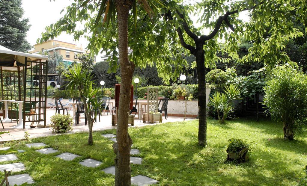 Готель Aurora Garden 3*