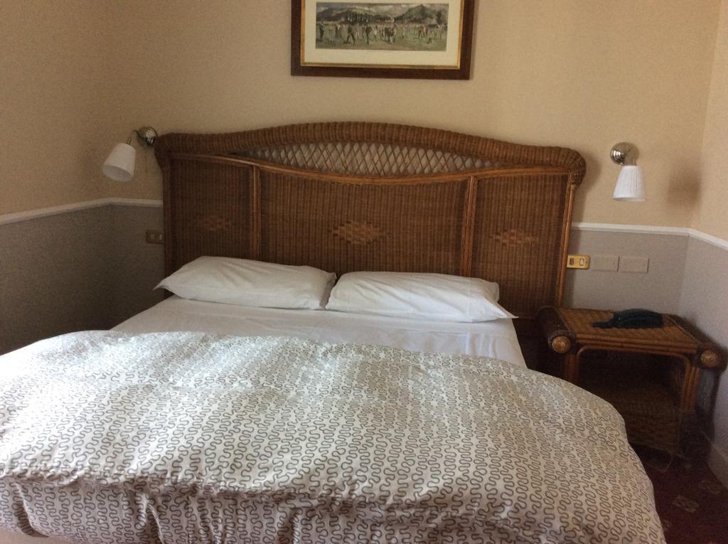 Готель Colony 3*