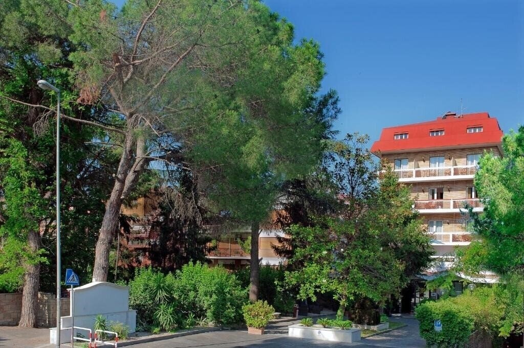 Отель Pinewood Hotel Rome 4*