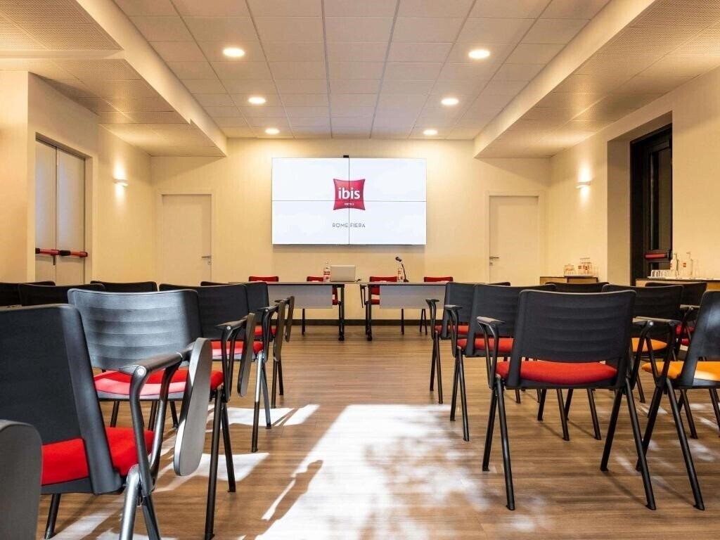 Готель Ibis Roma Fiera 3*