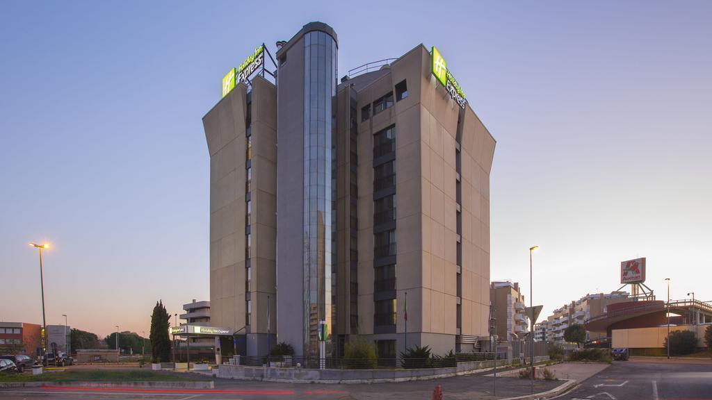 Готель Holiday Inn Express Rome East 4*