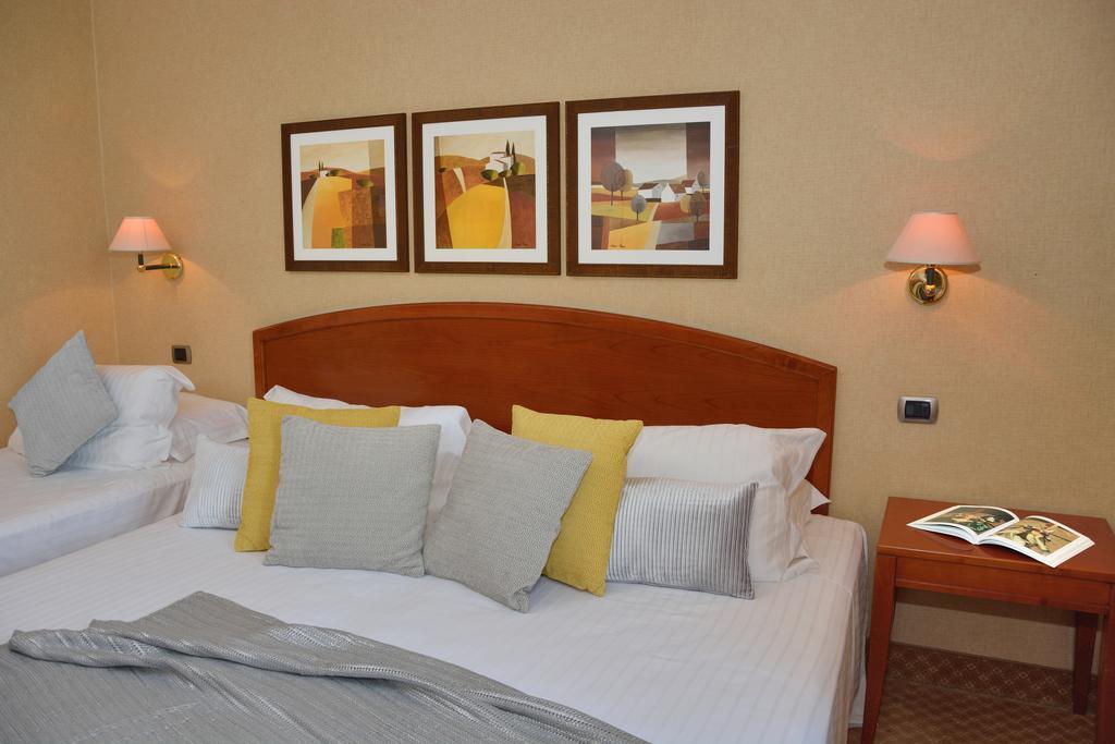 Картинка Apogia Lloyd Rome 3*