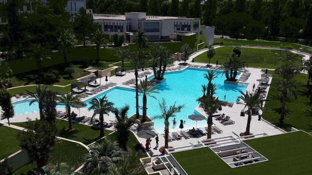 Готель Ergife Palace Hotel 4*