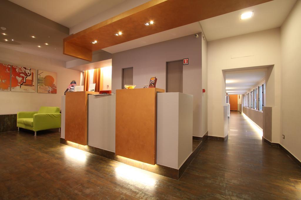 Готель Clarin 2*