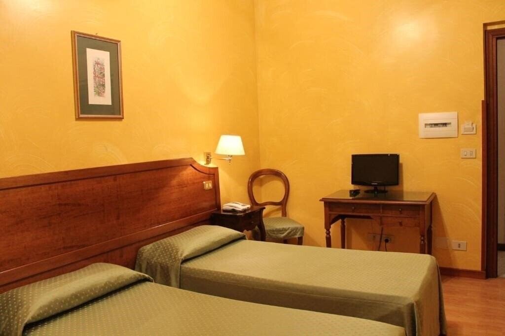 Фото Hotel Fiori 2*