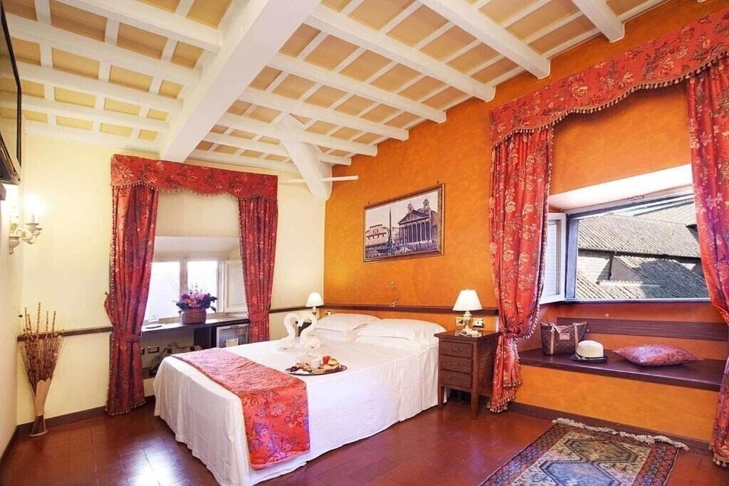 Готель Pantheon Inn 4*