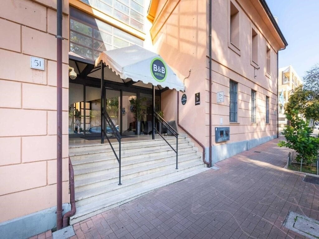 Отель Holiday Inn Express Rome San Giovanni 3*