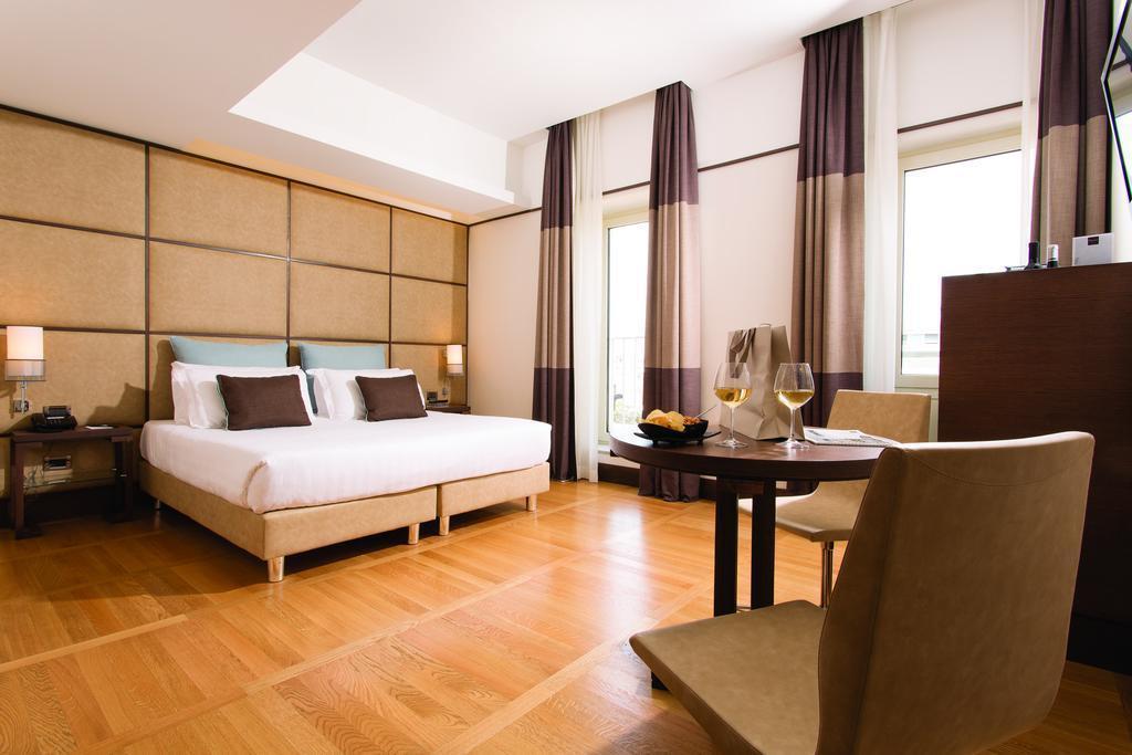 Готель The Independent Hotel 4*