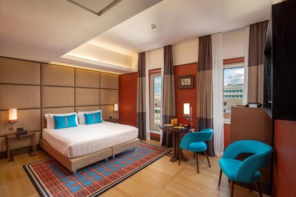 Фото The Independent Hotel 4*