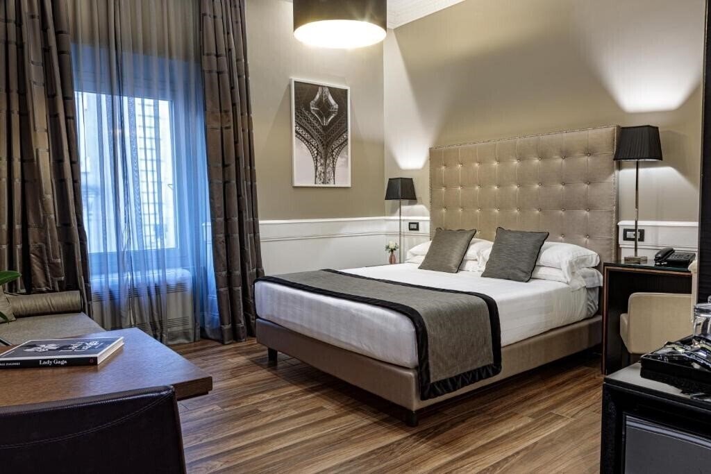 Отель The Independent Suites 4*