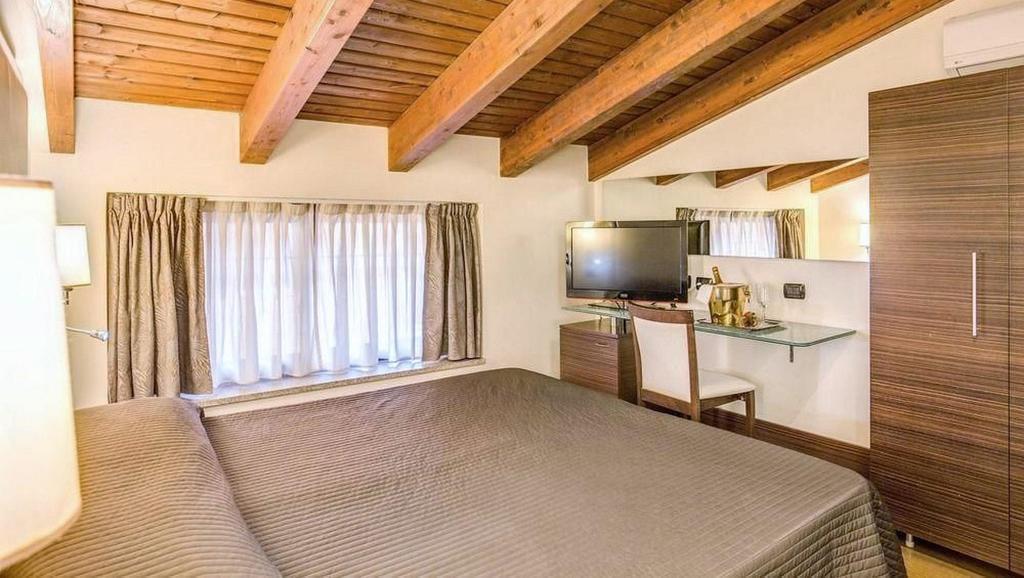 Зображення The Strand 3*