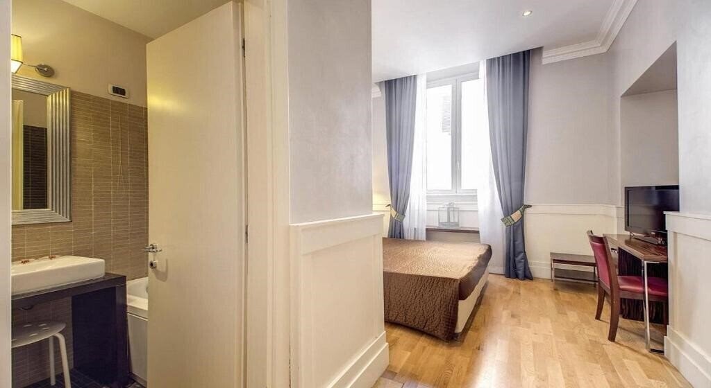 Фотографія 939 Luxury Rooms Hotel 2*