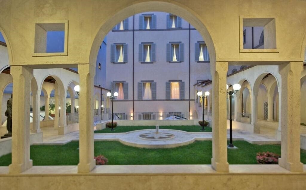 Отель Domus Australia Hotel 4*
