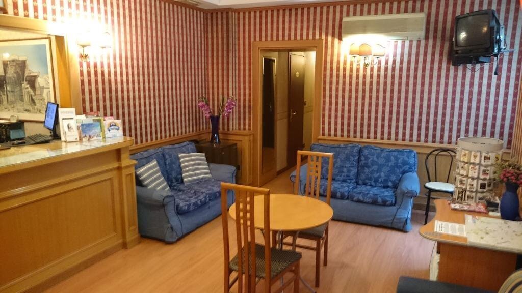 Готель Urbis Hotel 2*