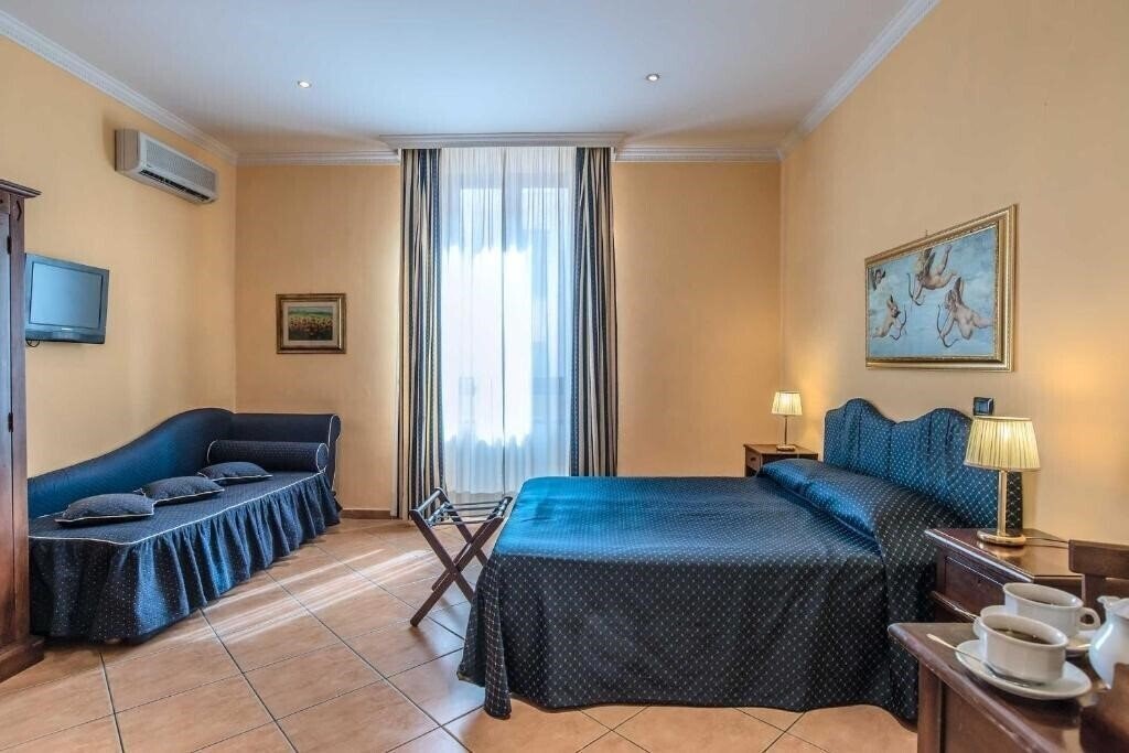 Отель Caracciolo 3*