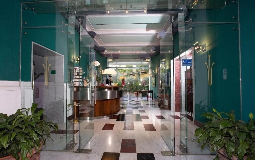 Готель Ateneo Garden Palace 4*