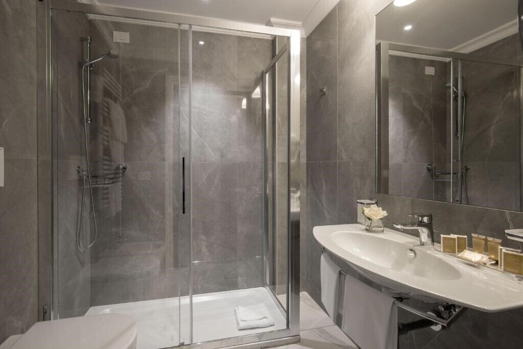 Фотография Shangri La Roma 4*