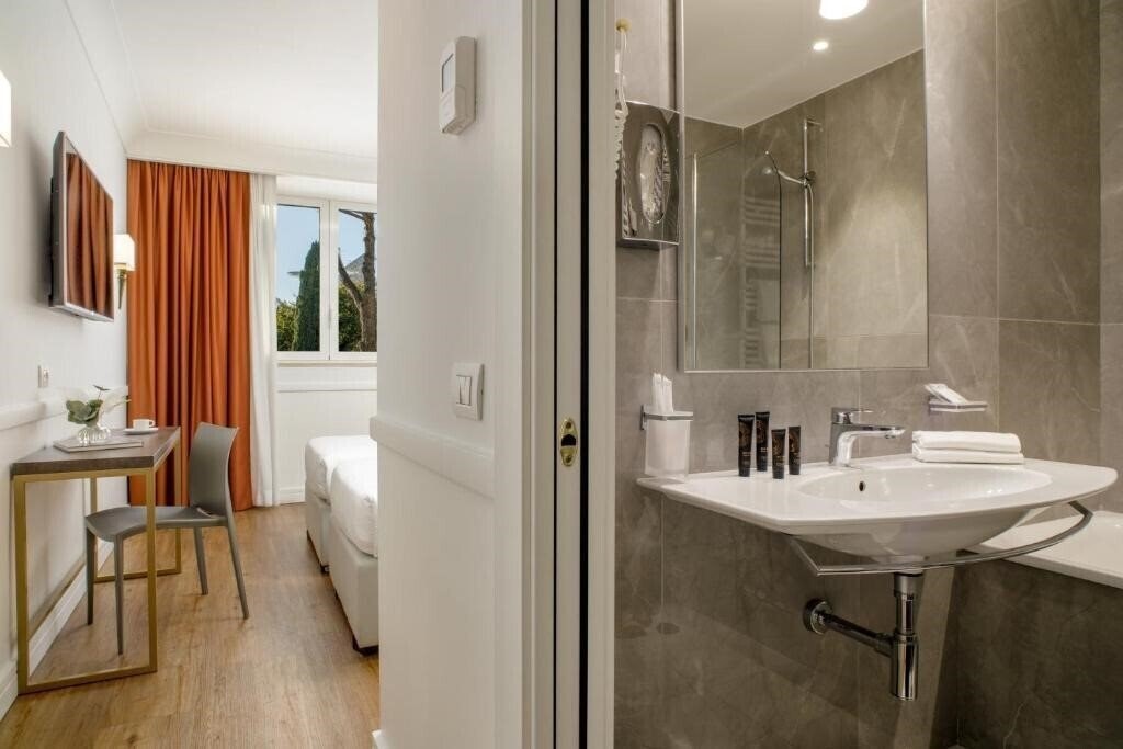 Фотография Shangri La Roma 4*