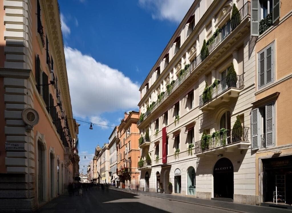 Готель The First Roma Dolce 5*