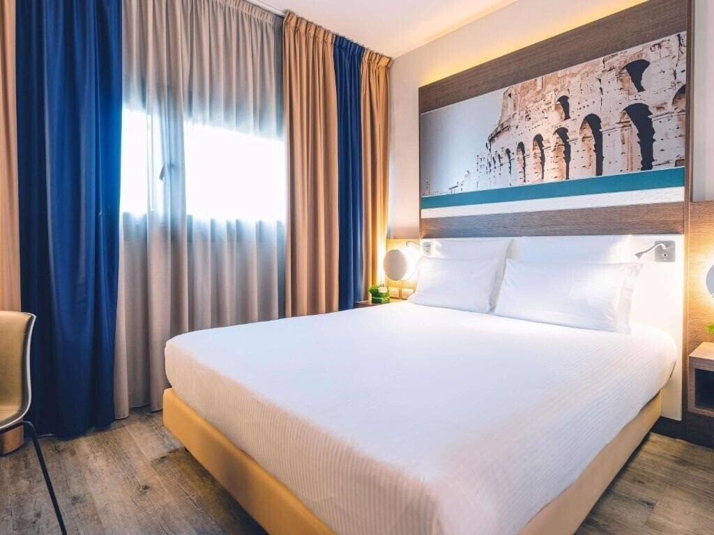 Готель Mercure Roma Centro Colosseo 4*