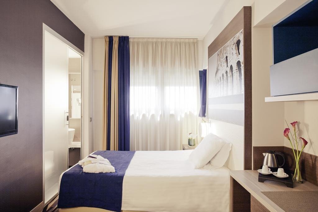 Фотографія Mercure Roma Centro Colosseo 4*
