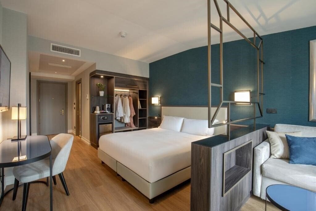 Готель Hotel St. Martin 4*