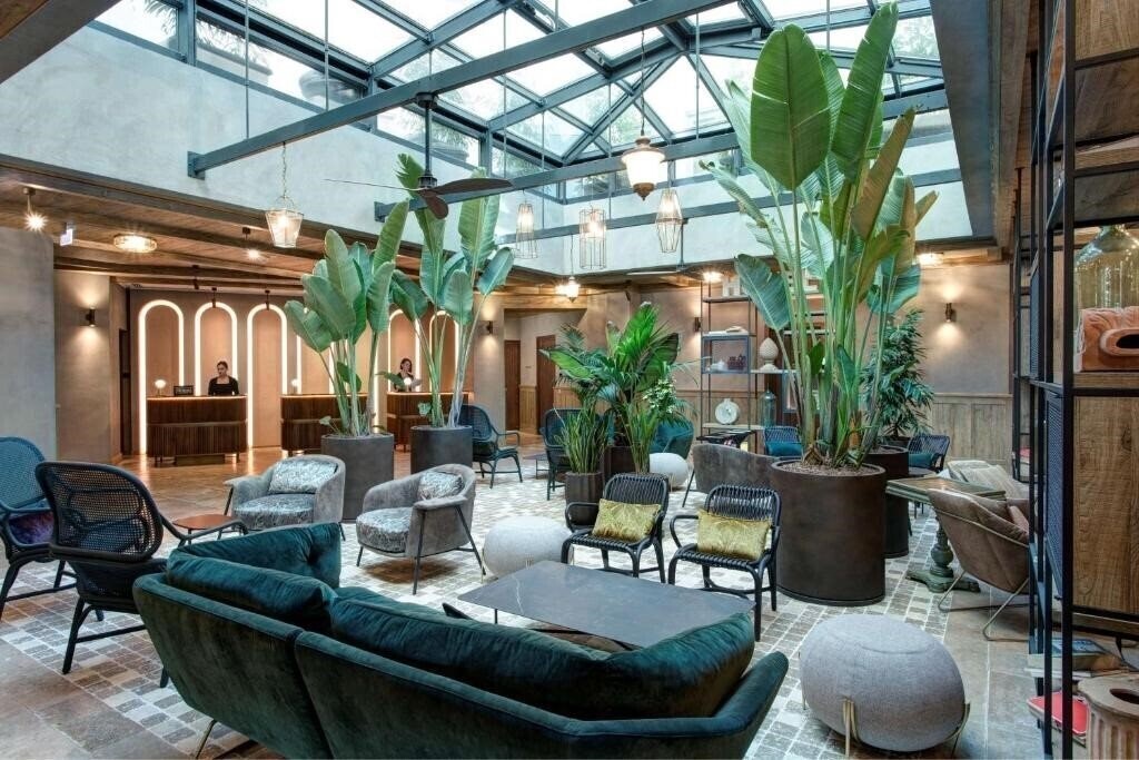 Готель Doubletree By Hilton Rome Monti 4*