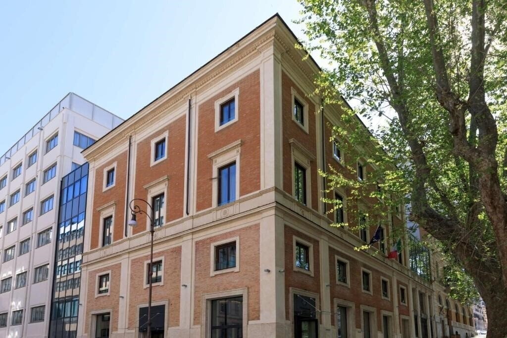 Фото Doubletree By Hilton Rome Monti 4*