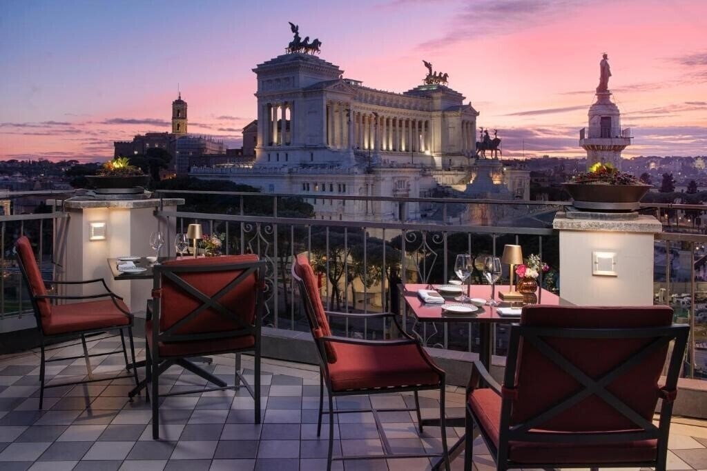 Отель Hotel Nh Collection Roma Fori Imperiali 5*