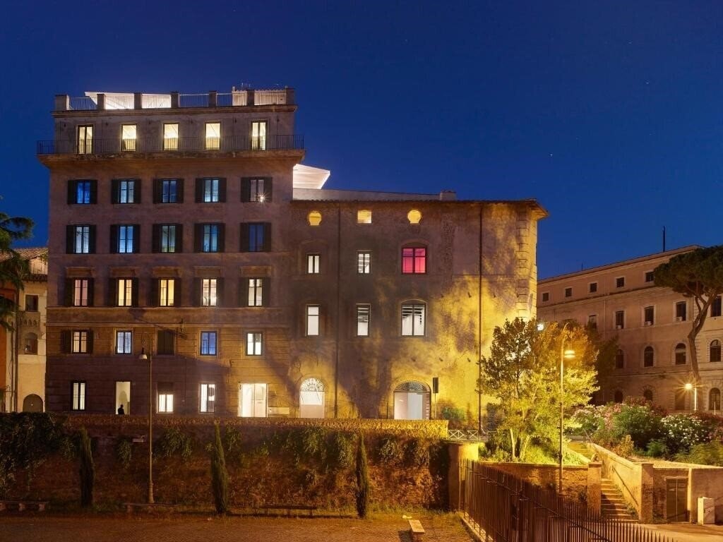 Отель Rhinoceros Roma 5*